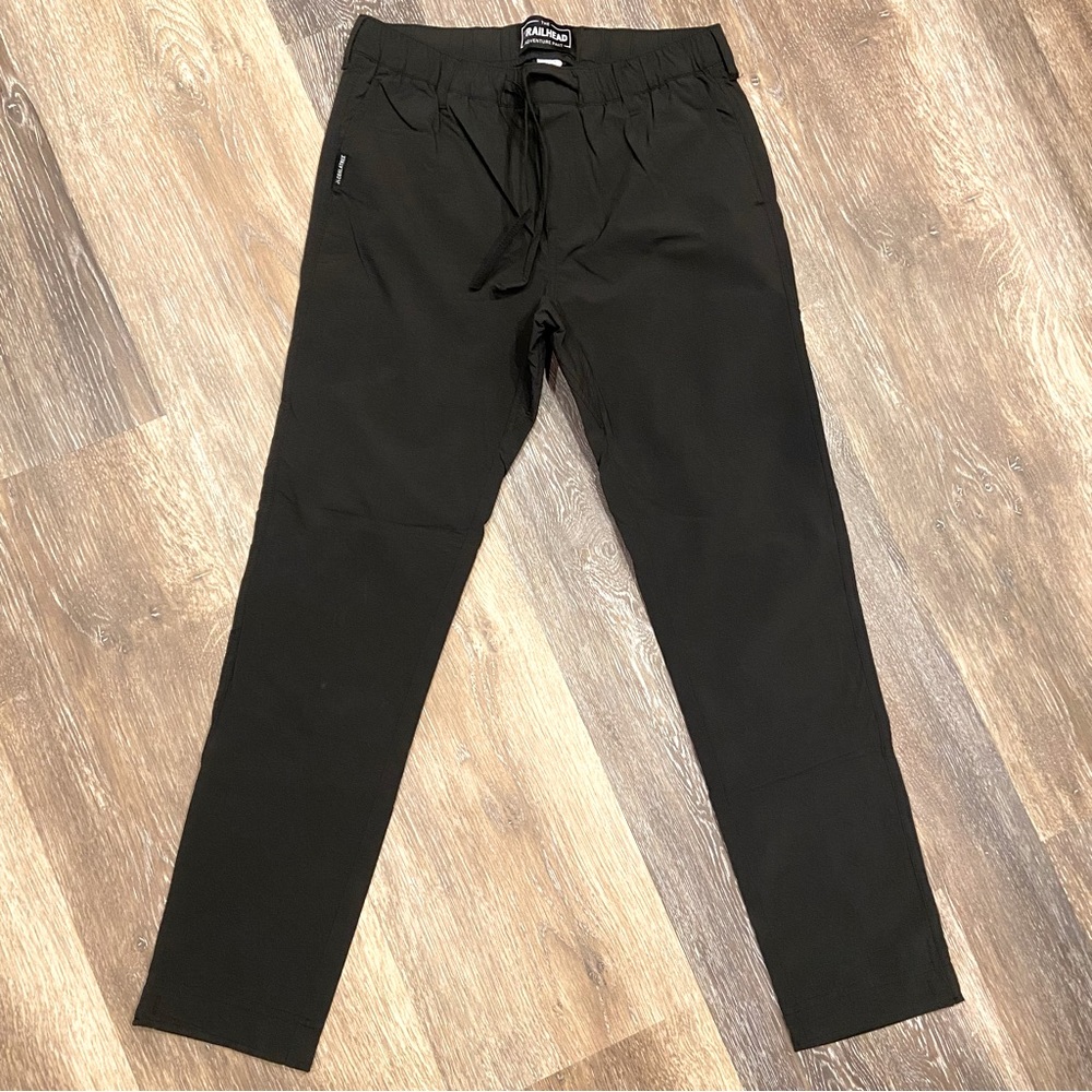 Hiking pants (The Trailhead Adventure pant) by Coalatree